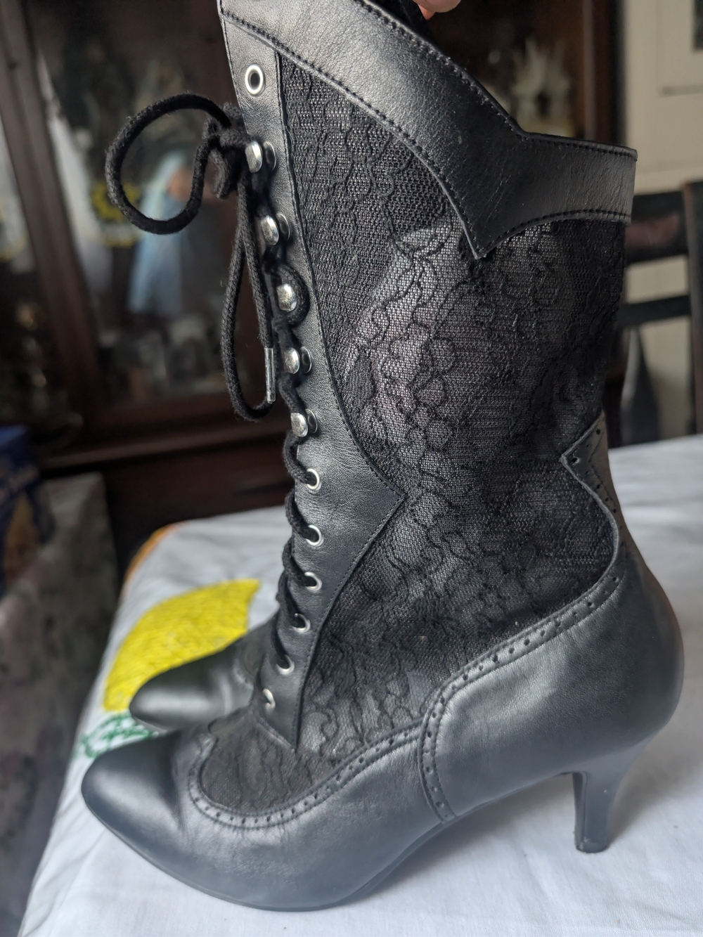 Dingo Women's Black Lace-Up Pointed Toe Boots - Picture 4 of 8